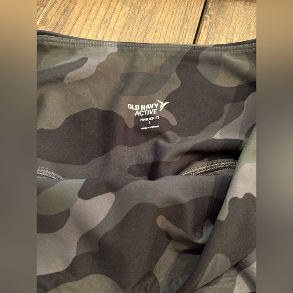 Old Navy Active Camo Cropped Leggings Sz L Squatproof EUC 7/8 length - Picture 4 of 5